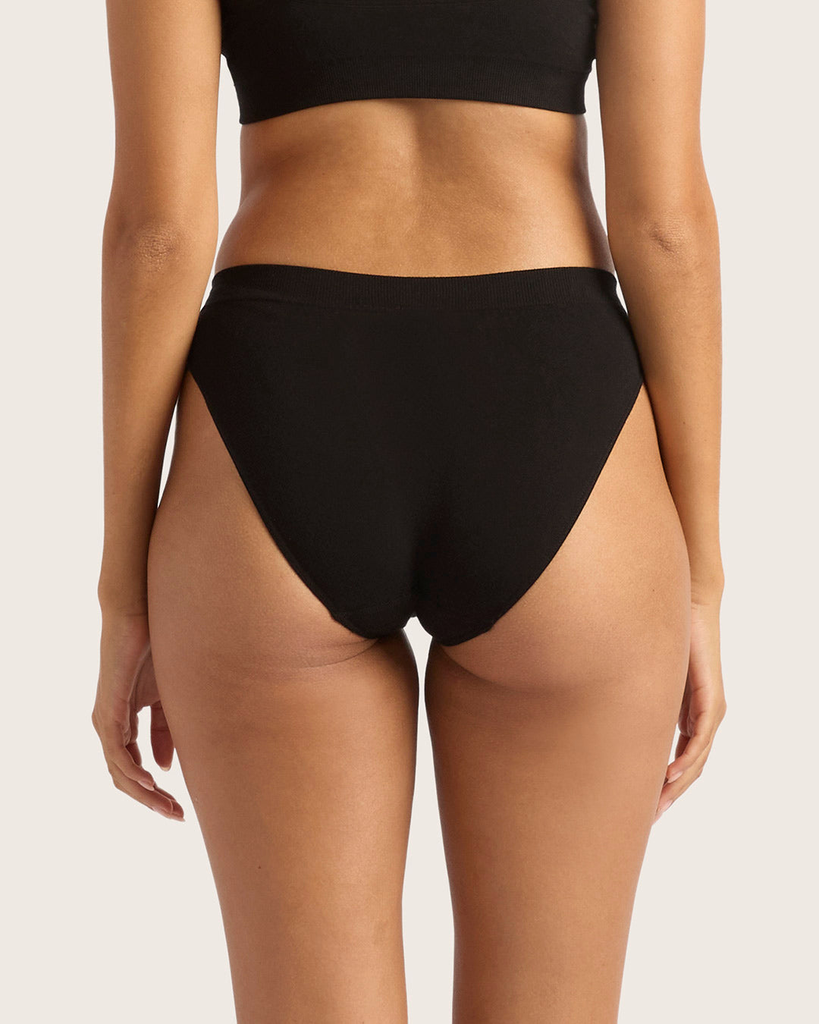 small_B01000_BLK_ClassicBikini_Black_back-mid-crop-01.webp