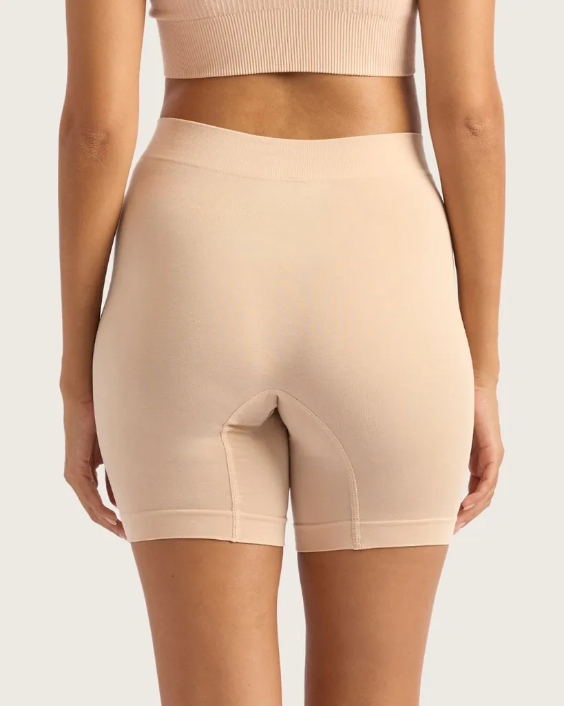 small_B10857_SHL_SmoothingShort_Shell_back-mid-crop-01.webp
